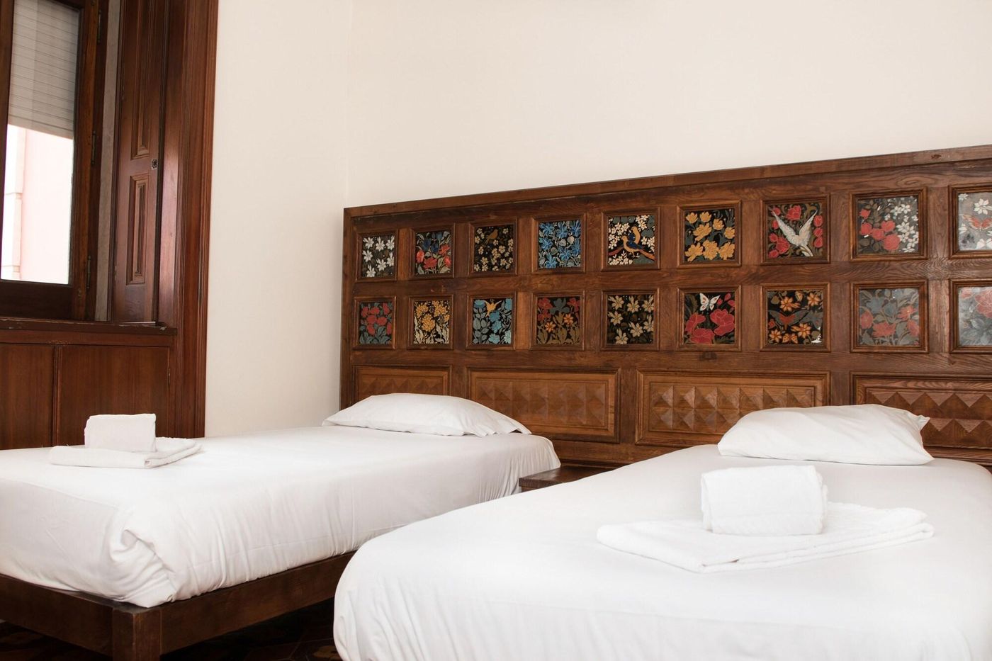 Sant-Jordi-Hostels-Lisbon-Room-41