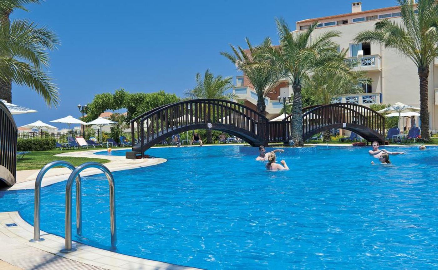 Selini-Suites-Pool-8