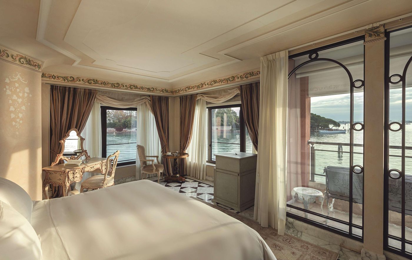 Hotel-Cipriani--A-Belmond-Hotel--Venice-Room-38