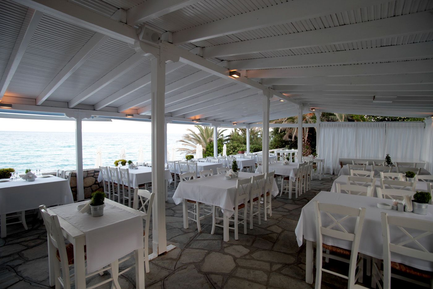 White-Suites-Restaurant-32