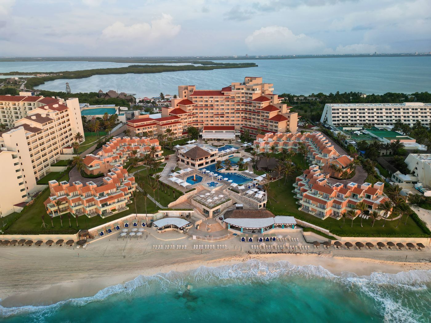 Wyndham-Grand-Cancun-All-Inclusive-Resort---Villas-General-view-13