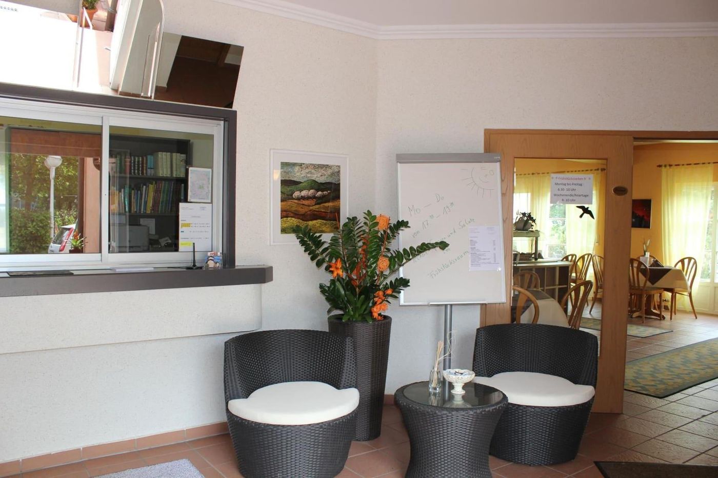 Landhaus Hotel Müller - Germany - GROSSOSTHEIM - Lobby - 5