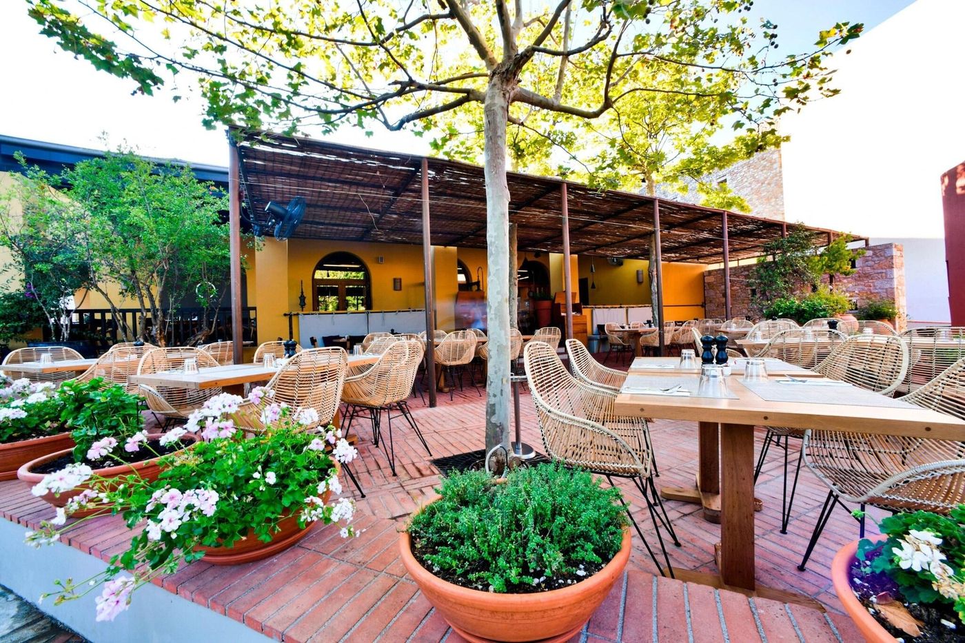 The-Romanos--A-Luxury-Collection-Resort-Restaurant-19