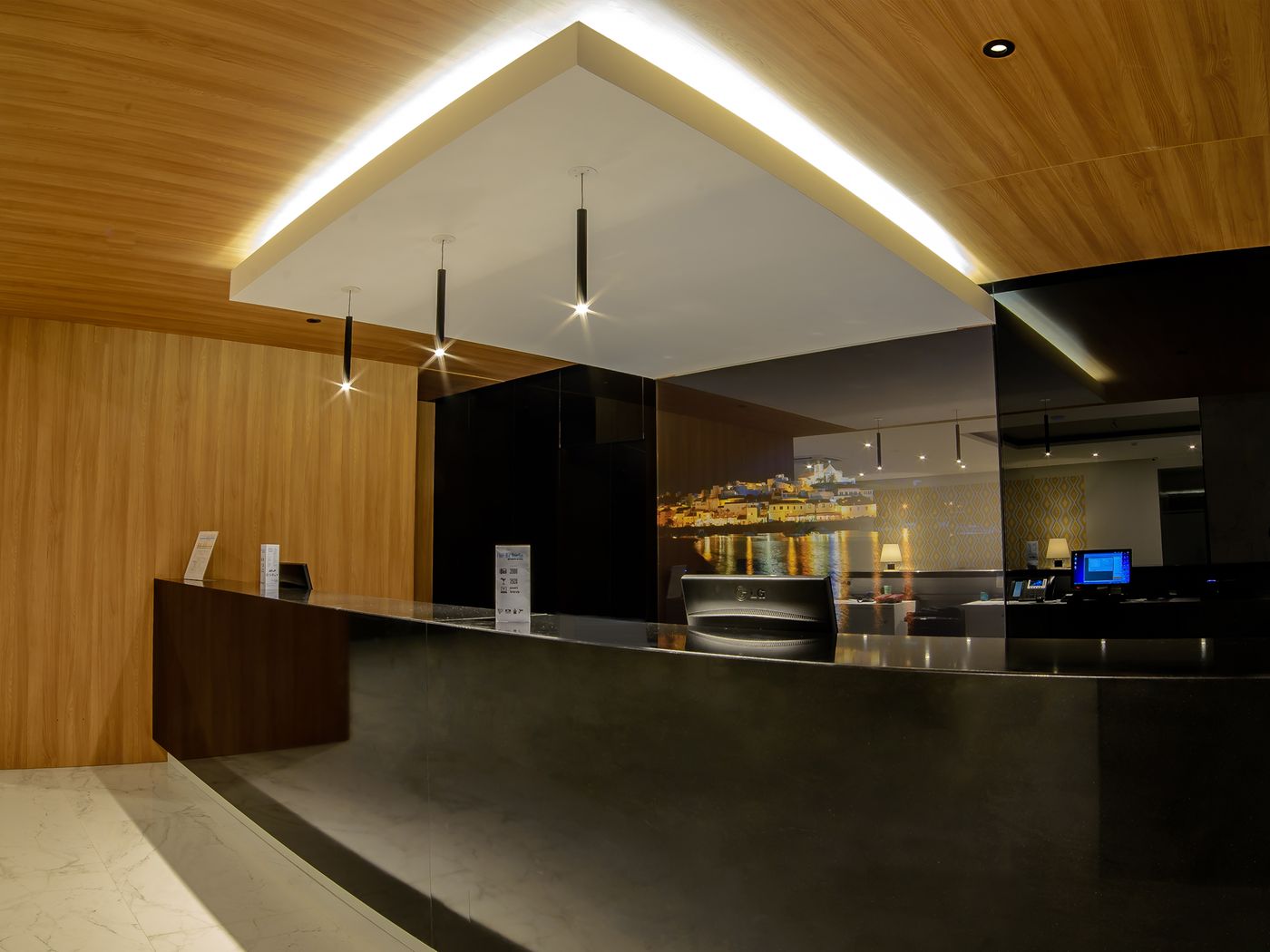 Flor-Da-Rocha-Apartments-Lobby-32