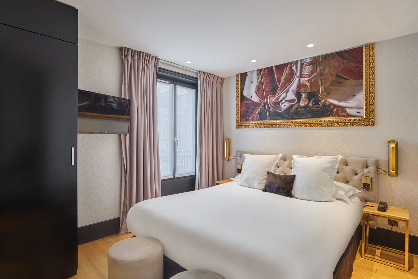 Hotel-Eiffel-Petit-Louvre-Room-13