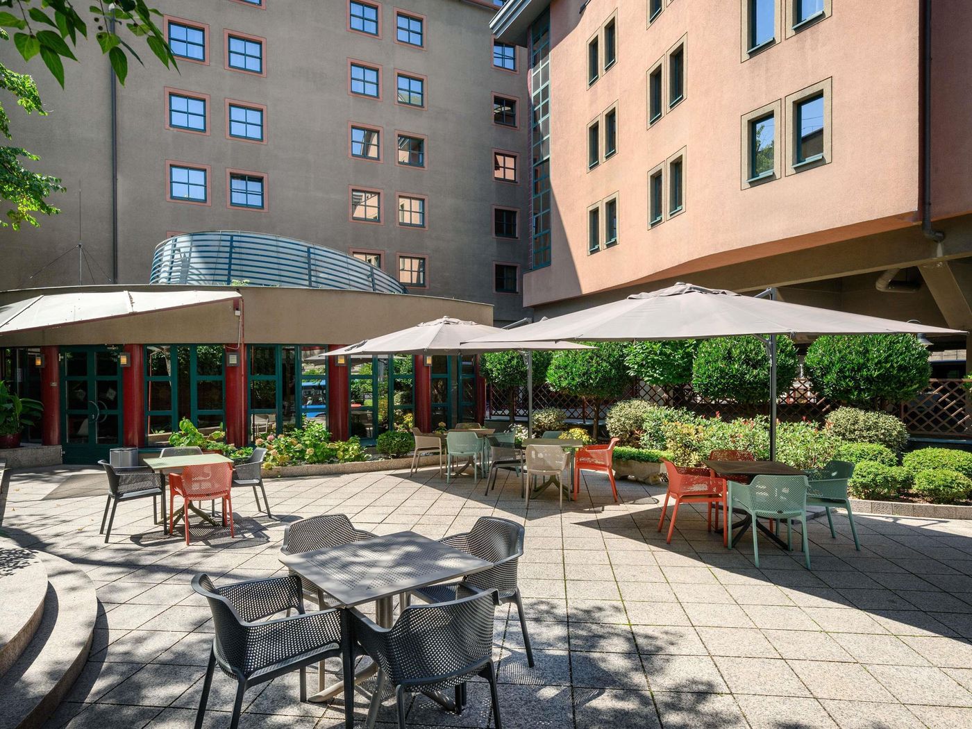 Ibis-Hotel-Heroes-Square-General-view-59