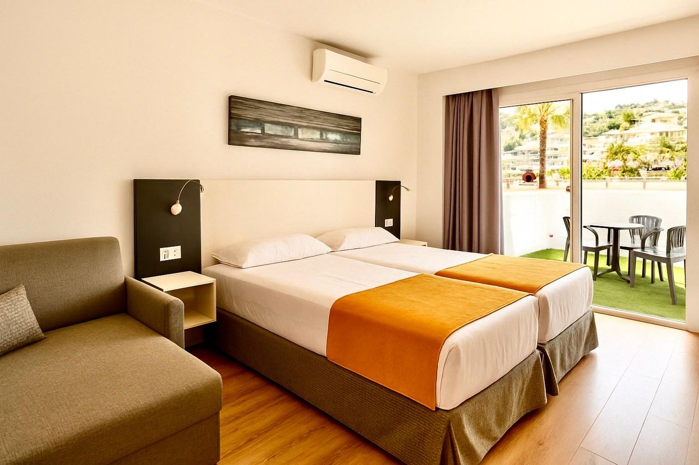 Malibu-Park-Hotel-Room-13