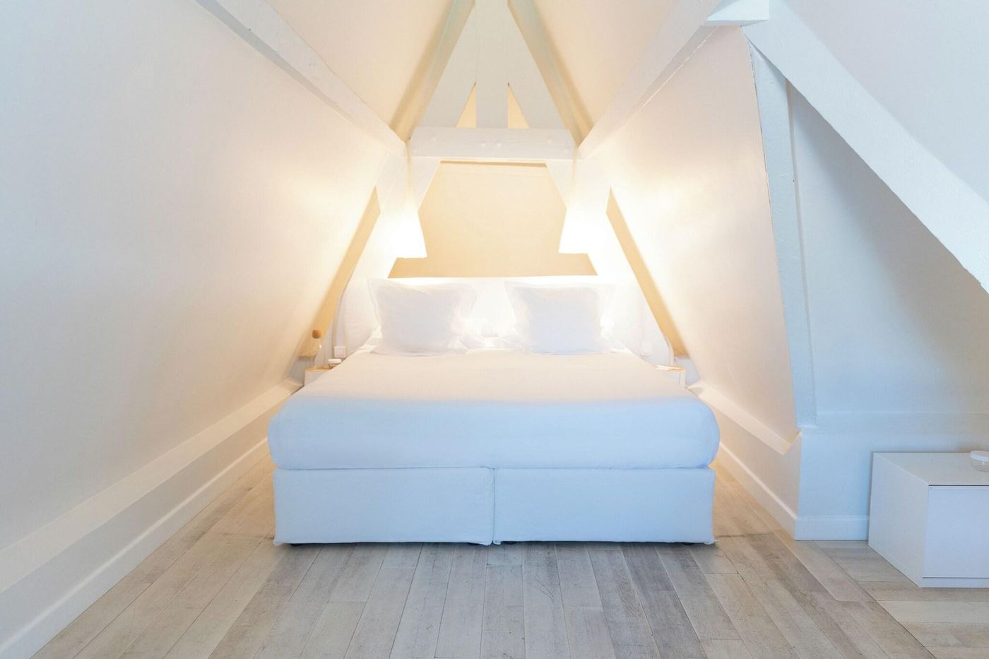 White-1921-Saint-Tropez-Room-34