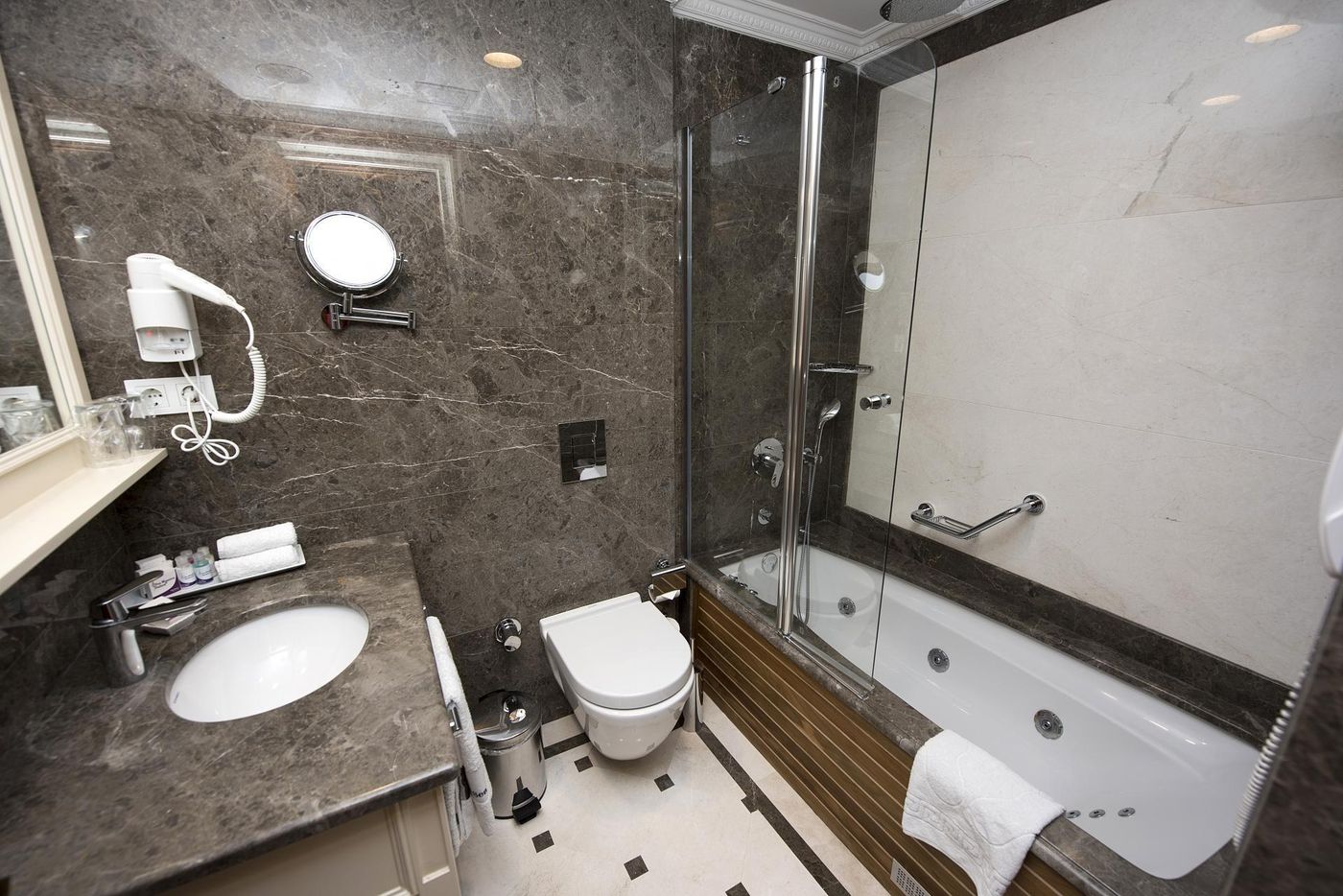 GLK-Premier-Sea-Mansion-Suites---Spa-Room-36