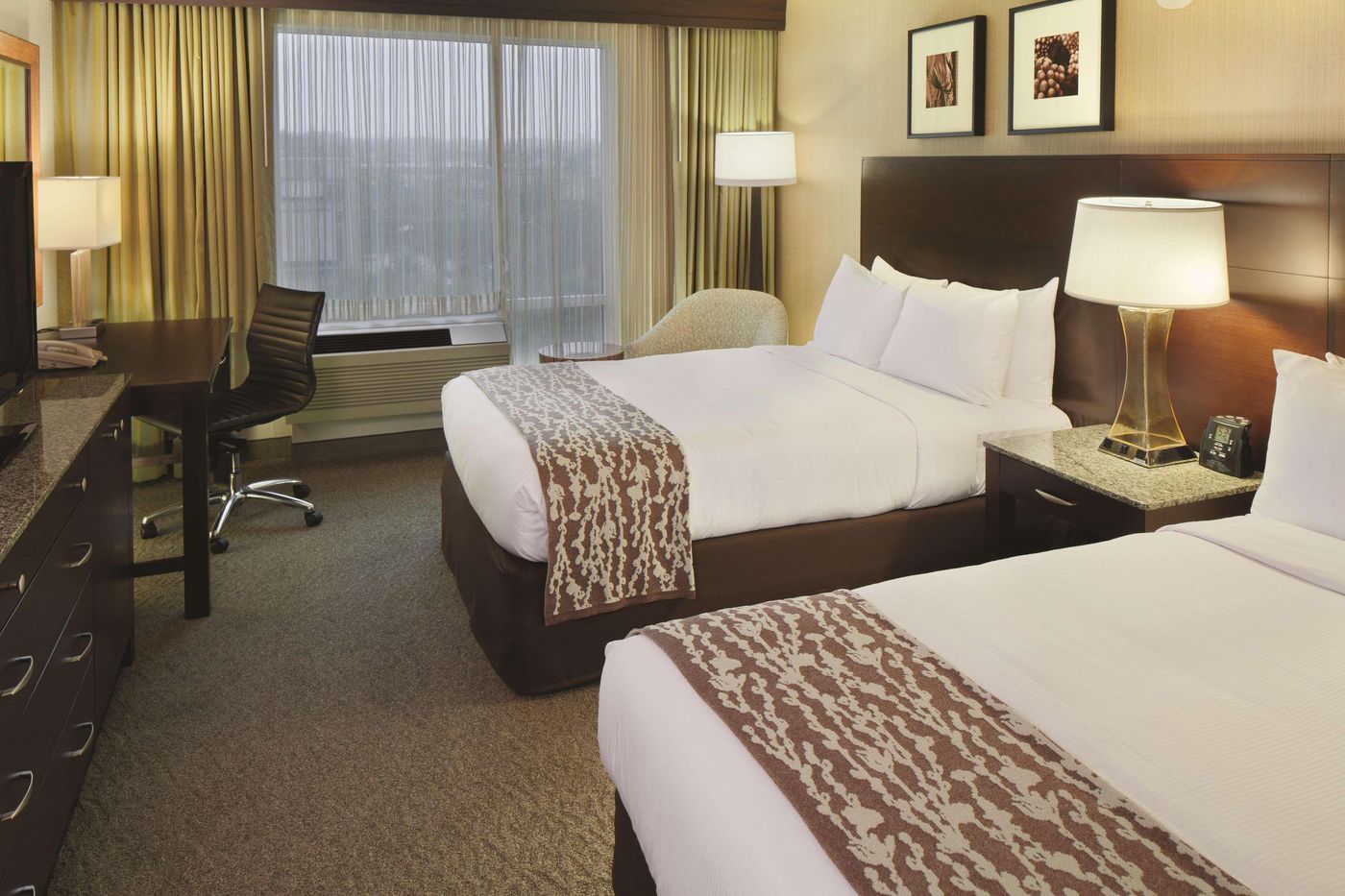 DoubleTree-by-Hilton-Hotel-Boston-Bayside-Room-21