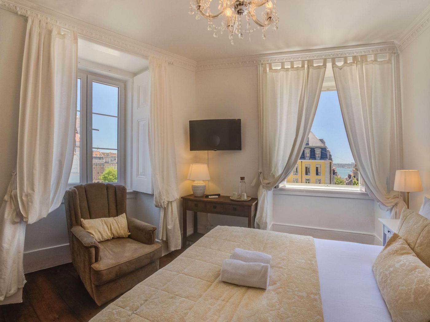 Solar-Dos-Poetas-Room-26