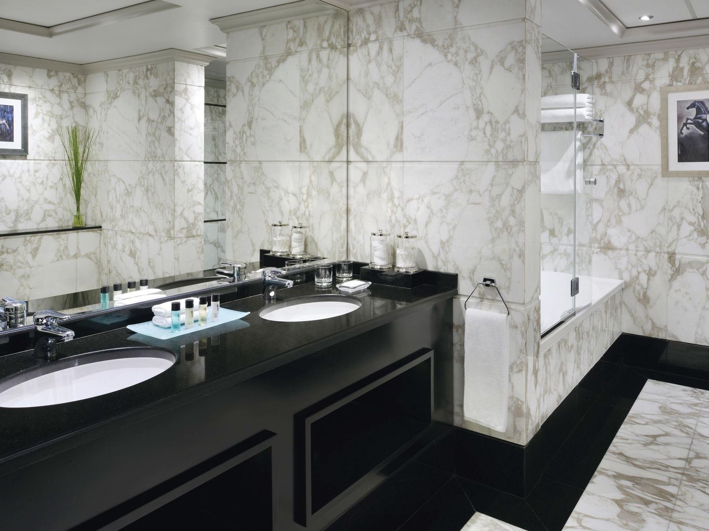 Movenpick-Bur-Dubai-Room-38