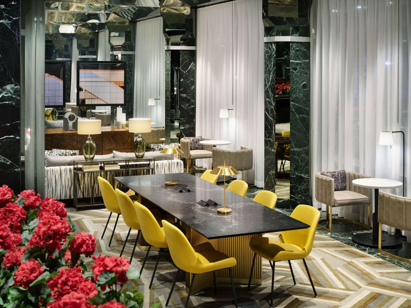 Millennium-Hilton-New-York-One-UN-Plaza-Lobby-16