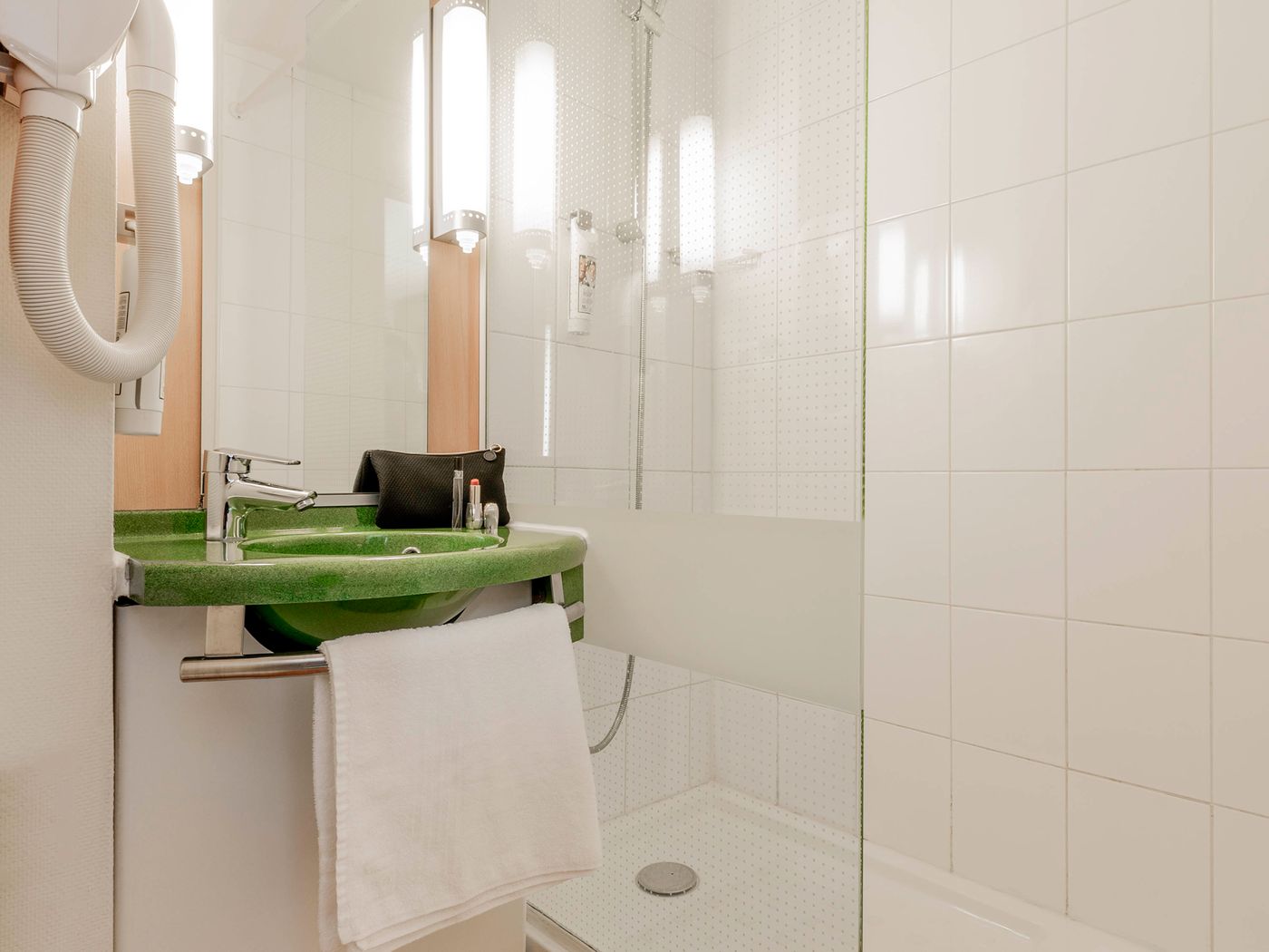 B&B HOTEL Lourdes Centre-France-LOURDES-Room-9