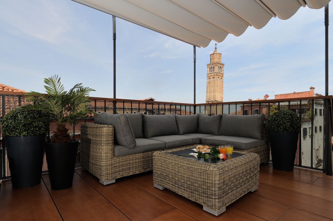 Unahotels-Ala-Venezia--Adults-16--Terrace-81