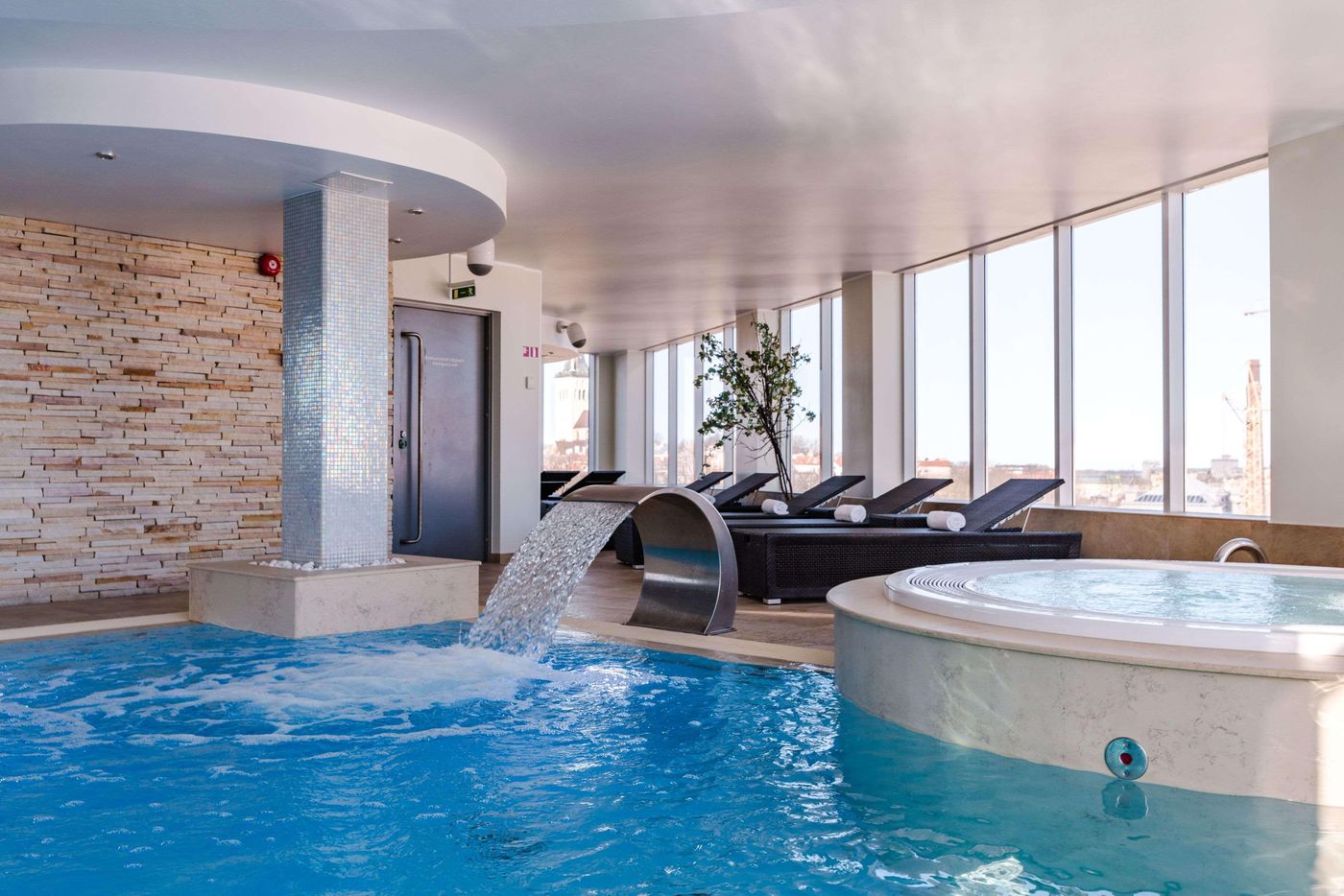 Nordic-Hotel-Forum-Pool-55