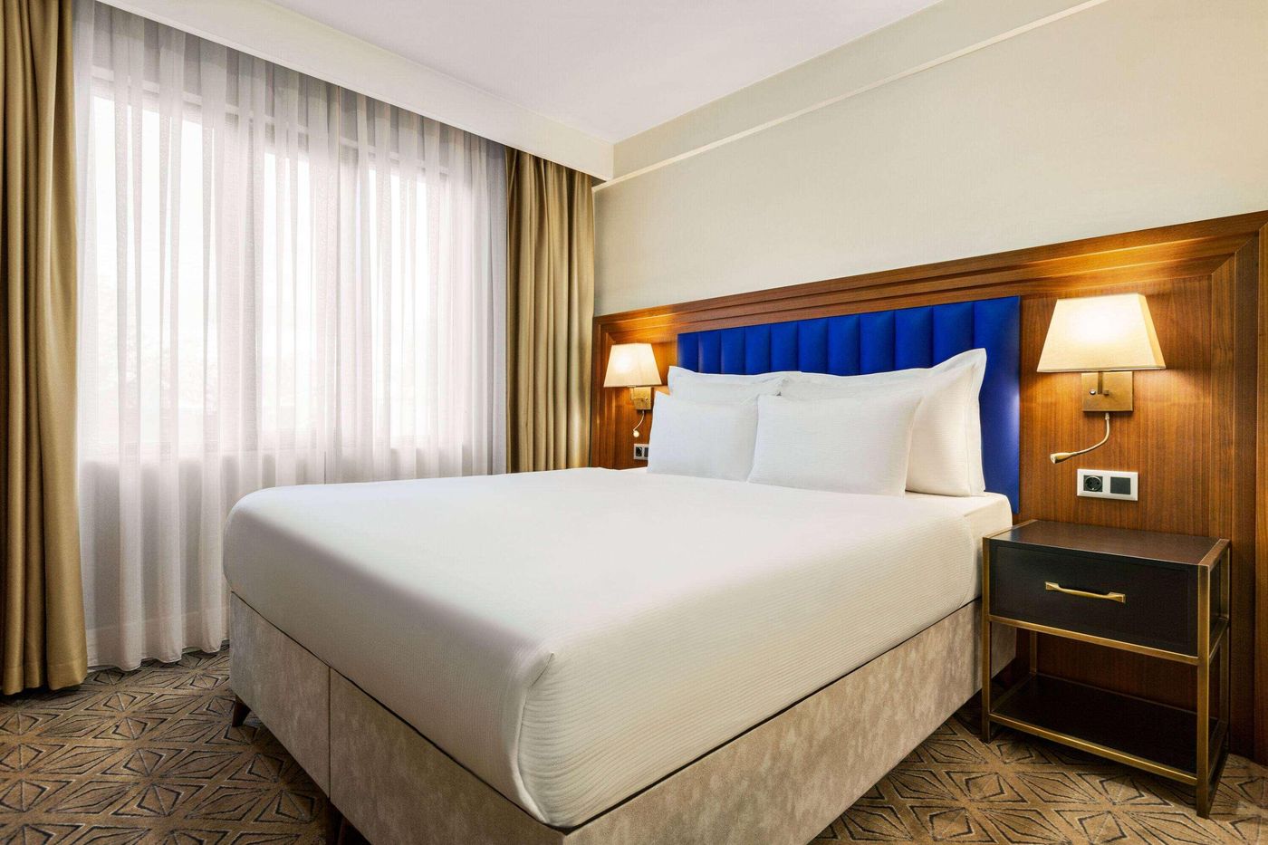 Ramada-Plaza-By-Wyndham-Istanbul-Sultanahmet-Room-32
