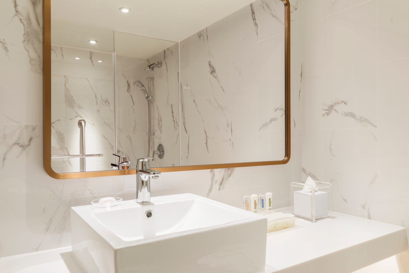 Holiday-Inn-Golden-Mile-Hong-Kong-Room-40