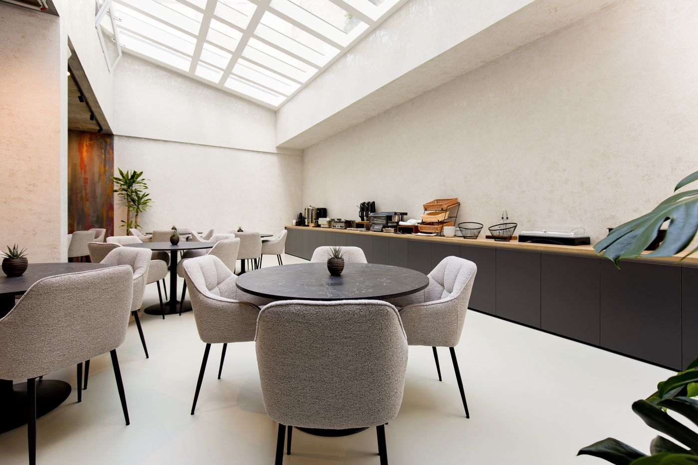 The-Amberlyn-Suite-Hotel-Restaurant-8