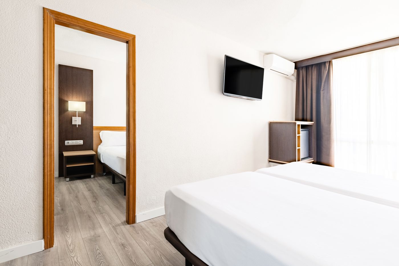 Catalonia-Oro-Negro-Room-20