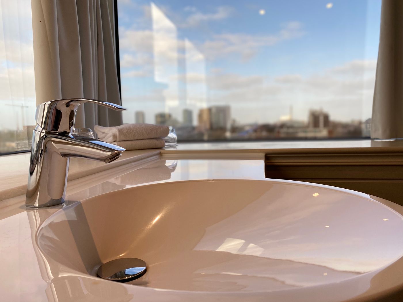 Xo-Hotels-Blue-Tower-Room-35