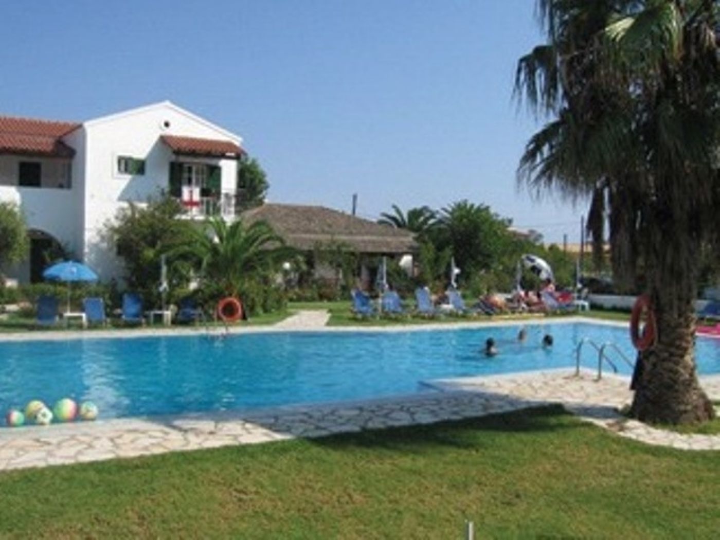 Takis and Effi Hotel Apartments