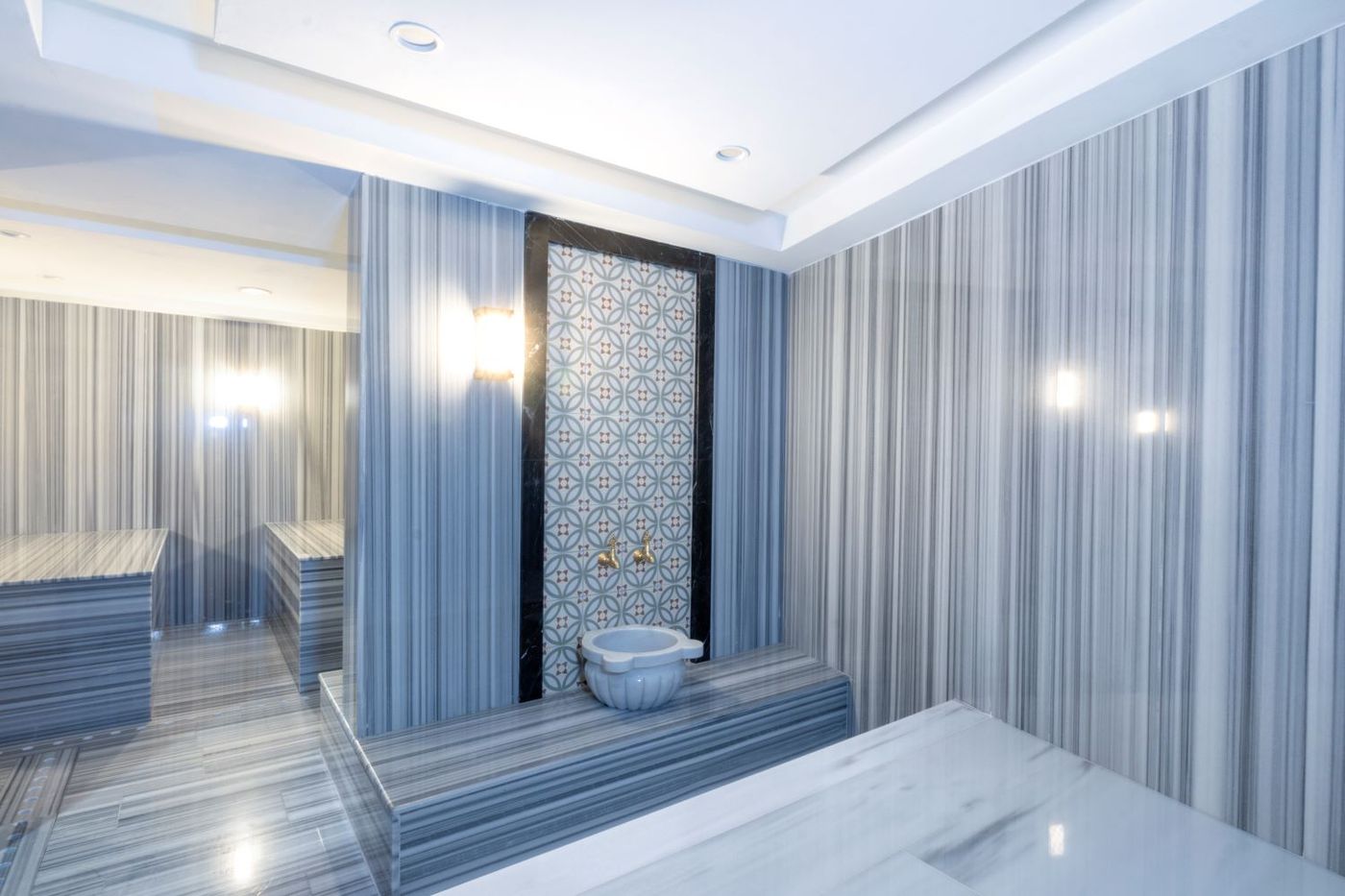 Elysee-Hotel-Sports-and-Entertainment-38