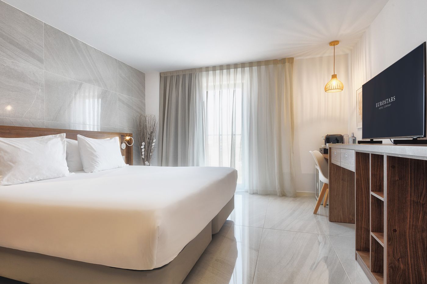 El-Puerto-Ibiza-Hotel---Spa-Room-21