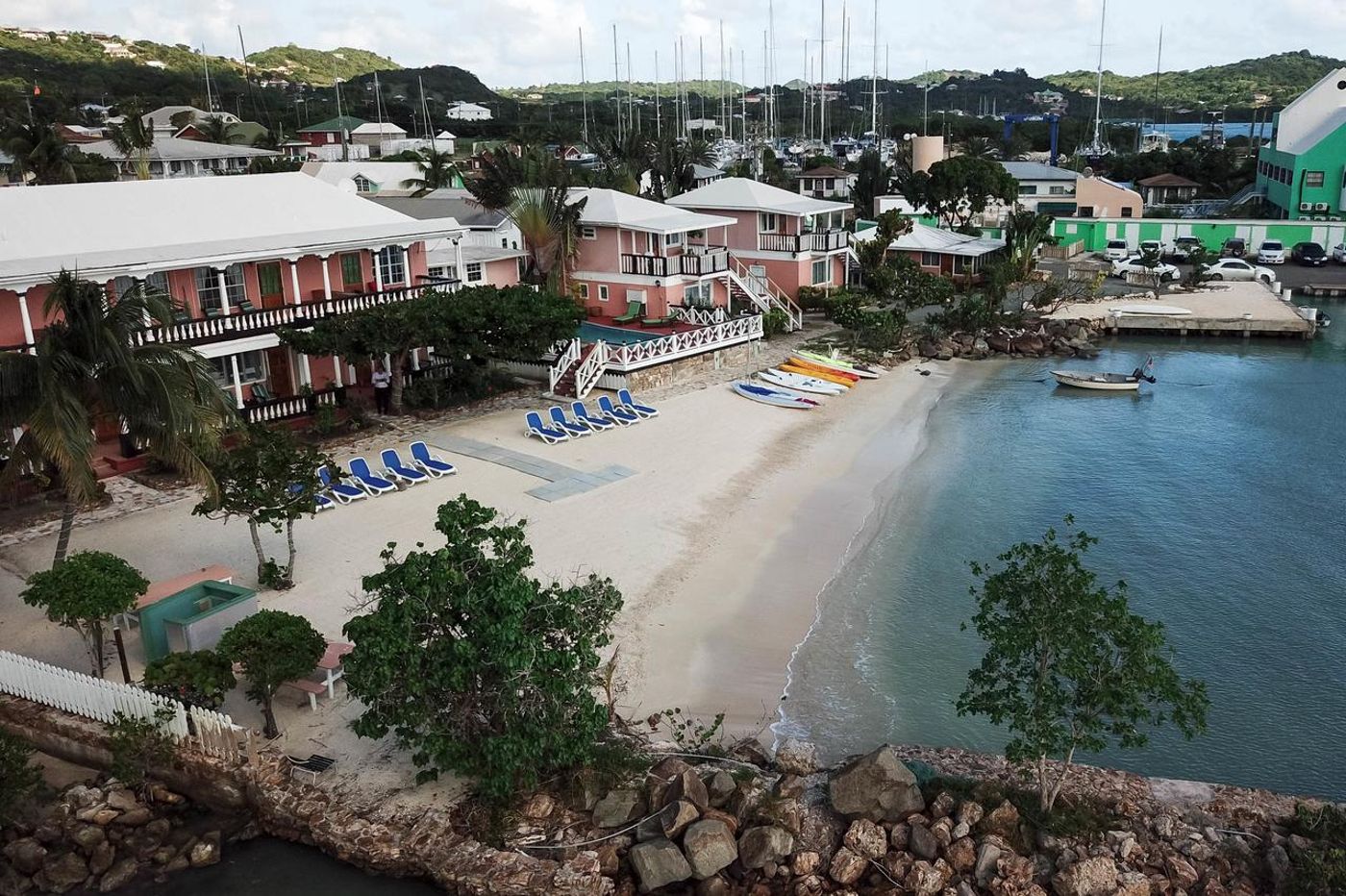 Catamaran Hotel Marina