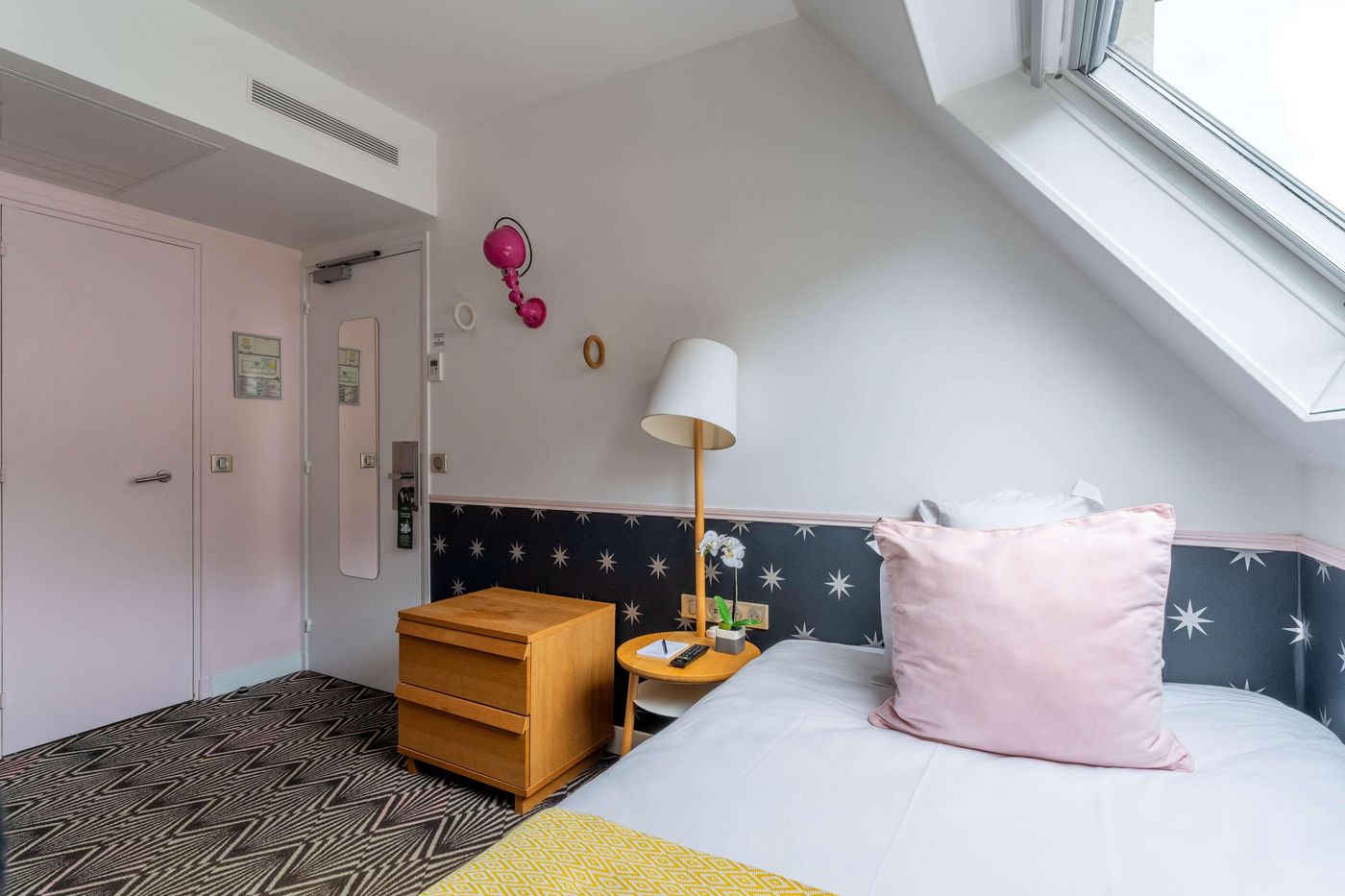 Augustin-Astotel-Room-32