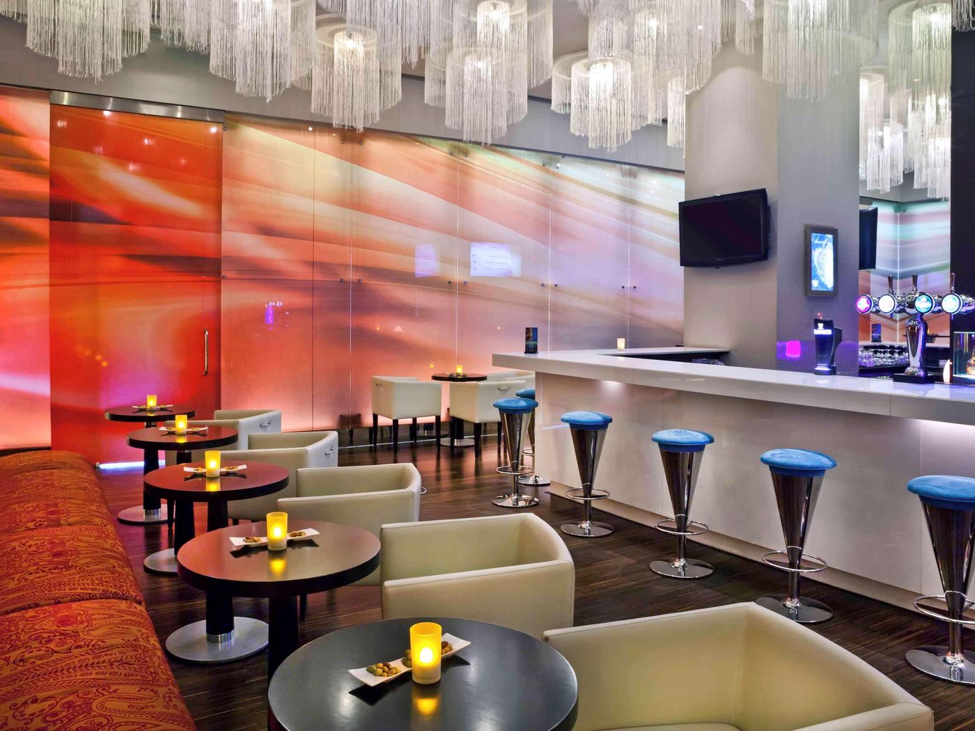 Novotel-Suites-Mall-Avenue-Dubai-Bar-38