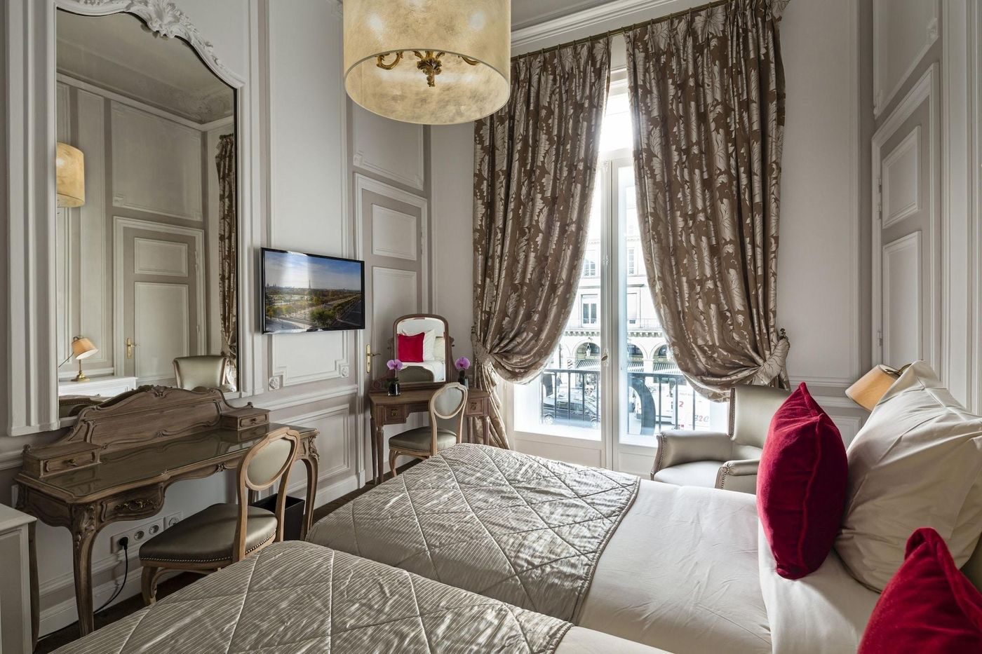 Regina-Hotel-Room-26