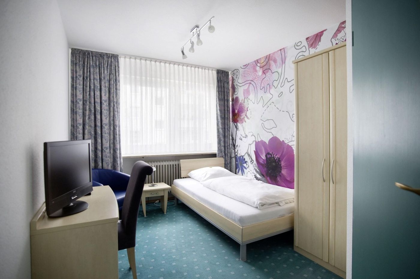 St Peter-Germany-NUREMBERG-Room-4