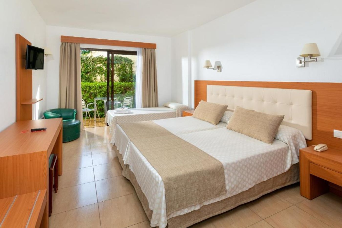 Don-Manolito-Room-12