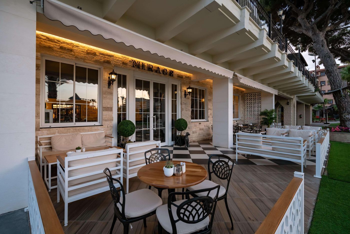 Papillon-Belvil-Terrace-22