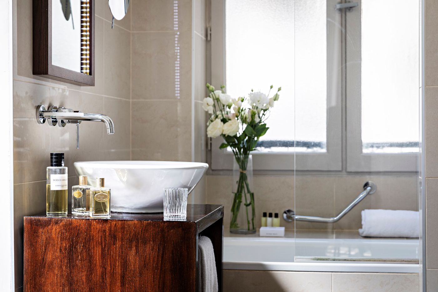 Holiday-Inn-Paris-Palais-de-lElysee-Room-33