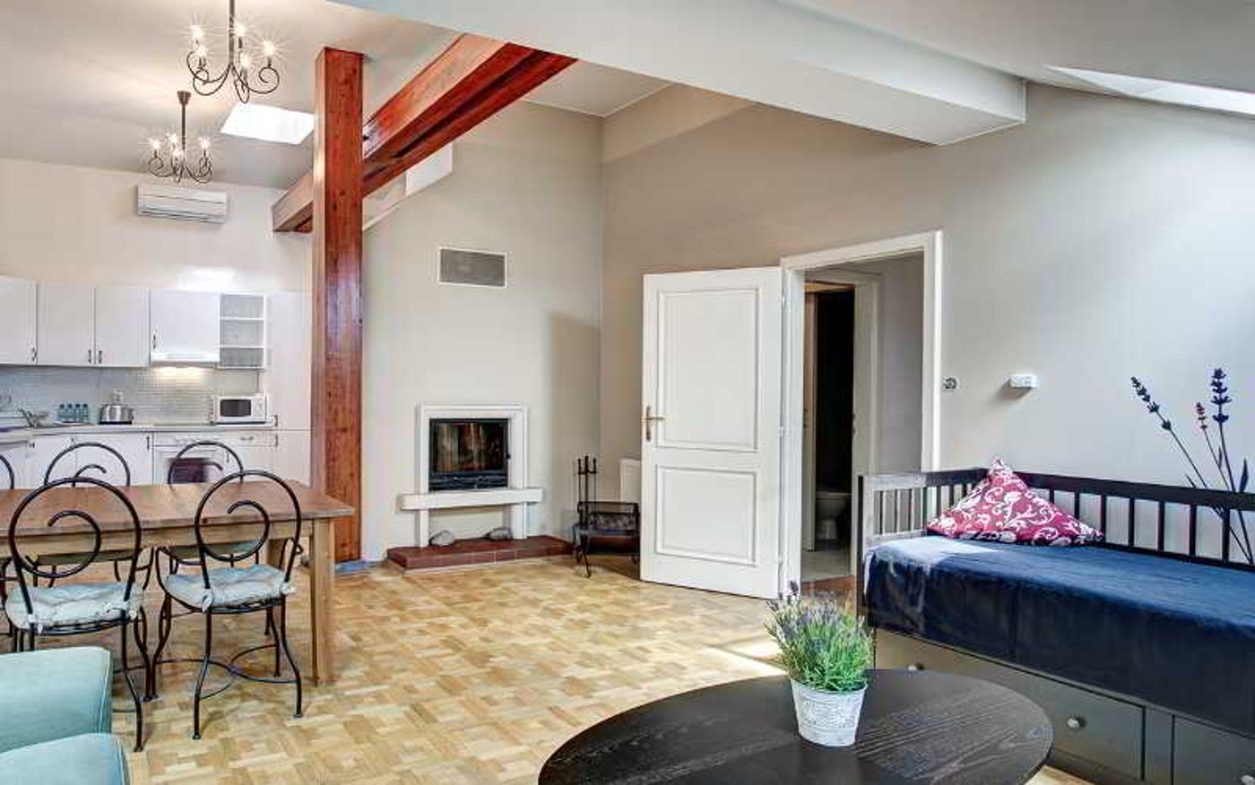 Six Continents-Czech Republic-PRAGUE-Room-4