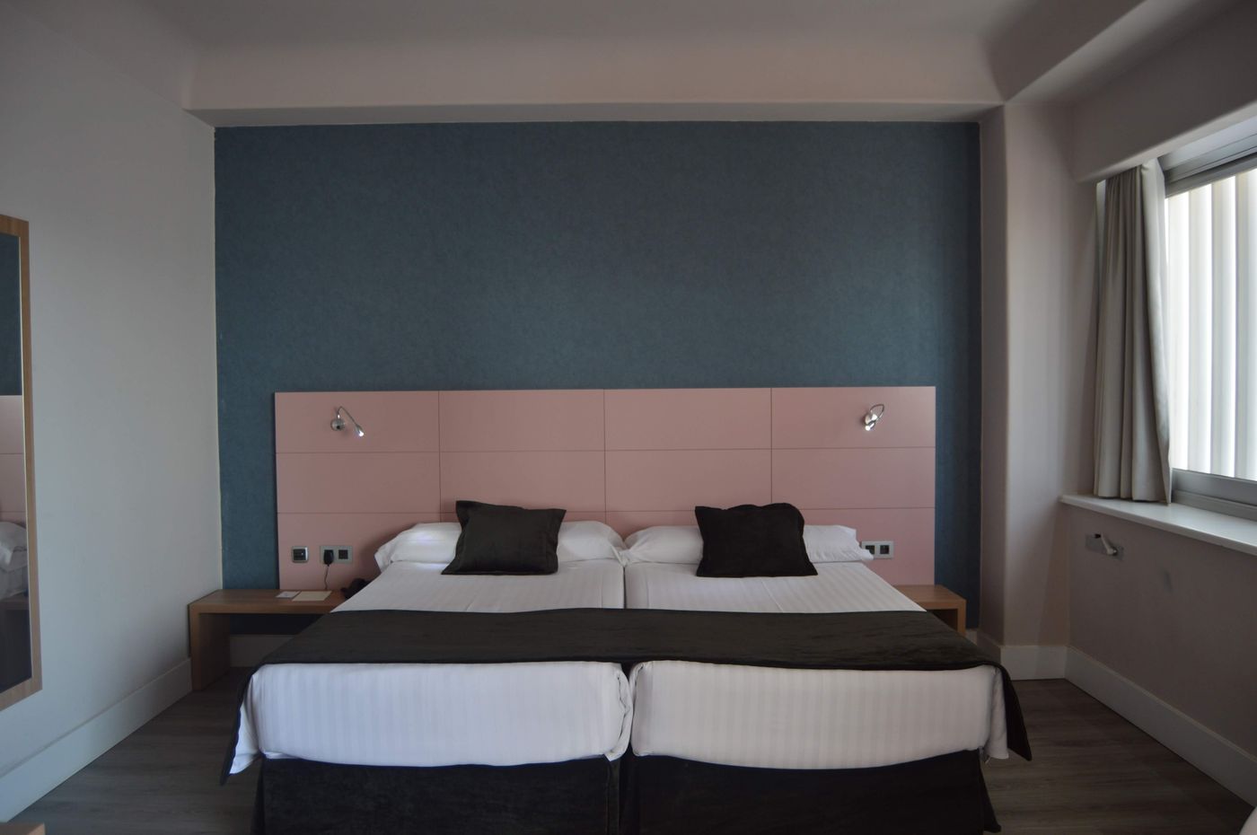 Weare-Chamartin-Room-35