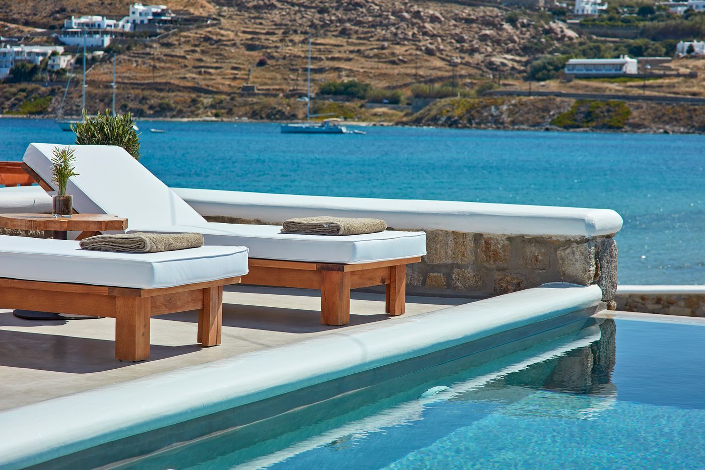 Mykonos-Waves-Pool-4