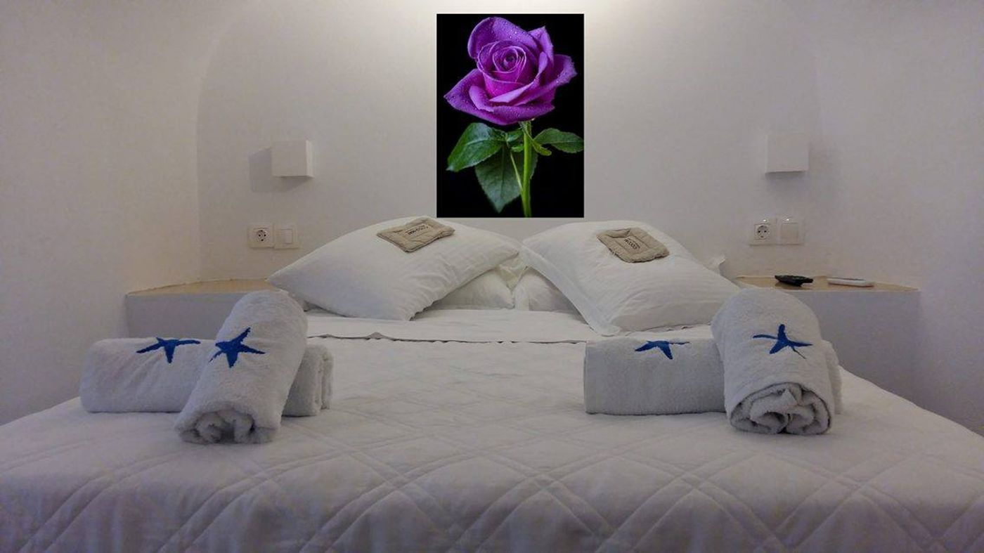 Santorini-Royal-Suites-Room-5