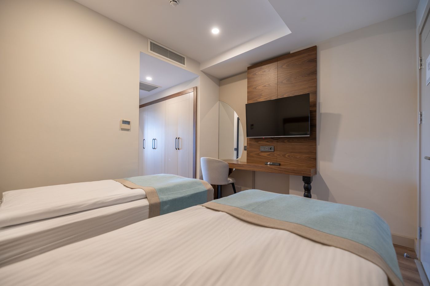 01.05.25 Side Moon Palace