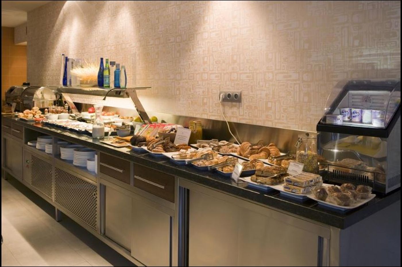 Magnolia-Hotel---Adults-Only-Restaurant-23