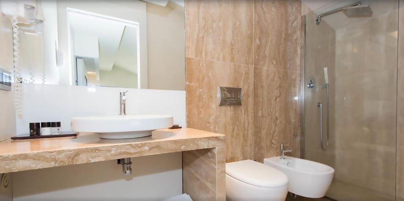 Romano-House-Room-18