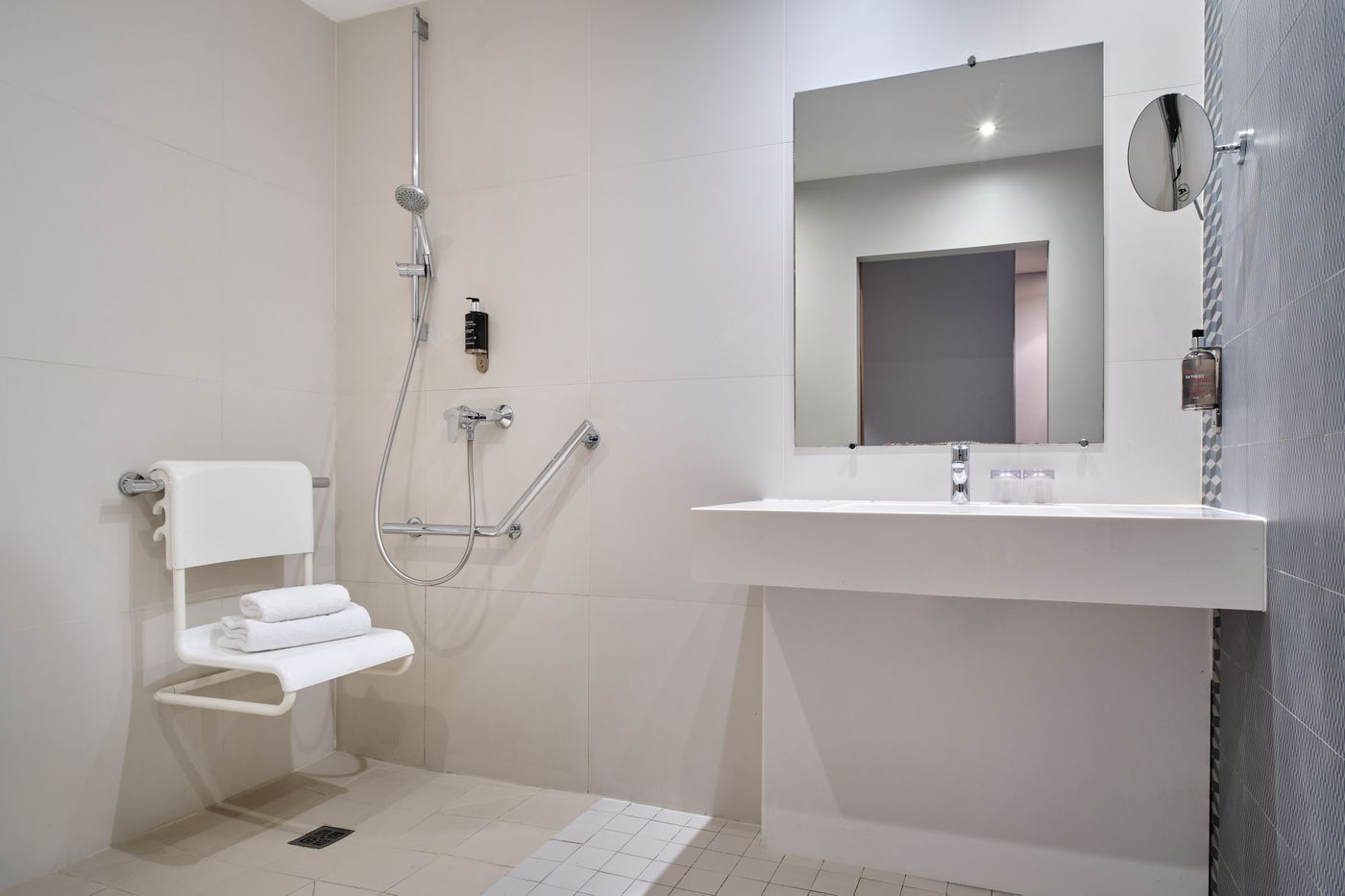 Hotel-Atrium-Room-34