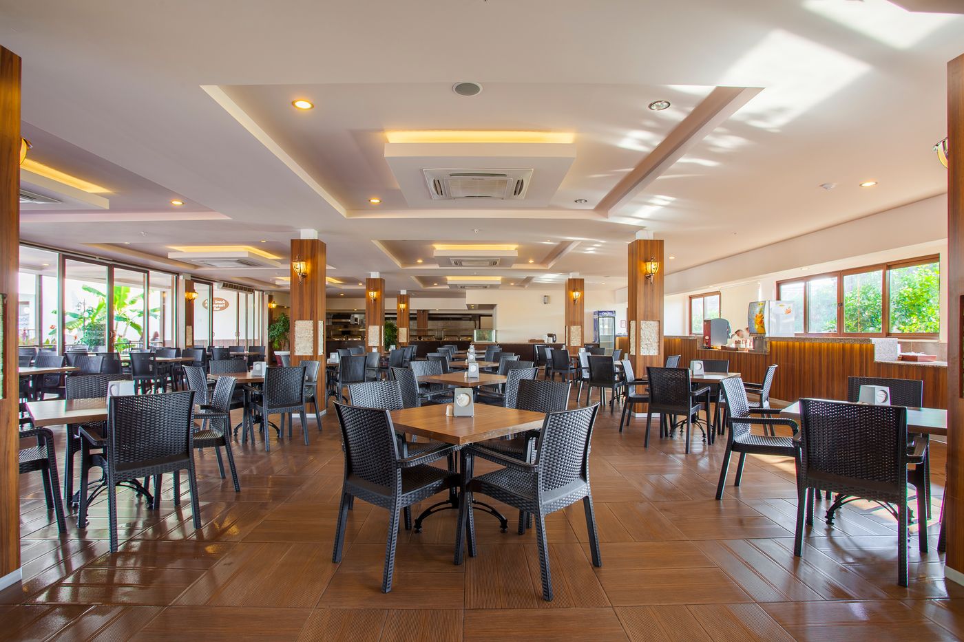 Club-Hotel-Turan-Prince-World-Select-Villa-Restaurant-46