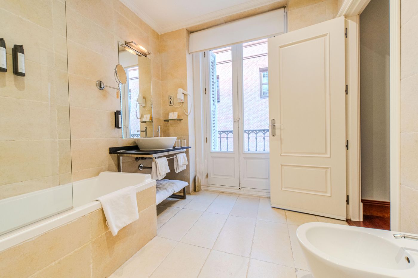 Lusso-Hotel-Infantas-Room-46