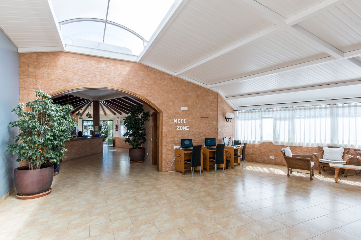 Los-Lentiscos-Lobby-23