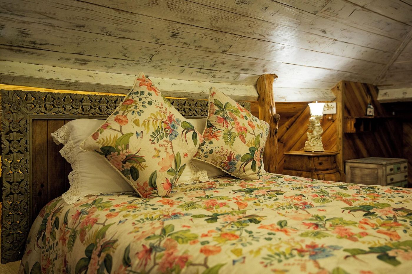 Ninho-Saloio-Room-37