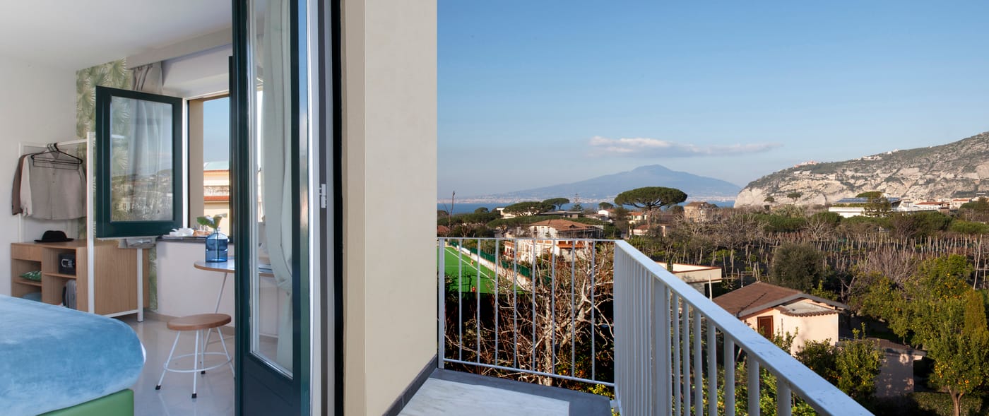 Unconventional-Sorrento-Coast-Room-55
