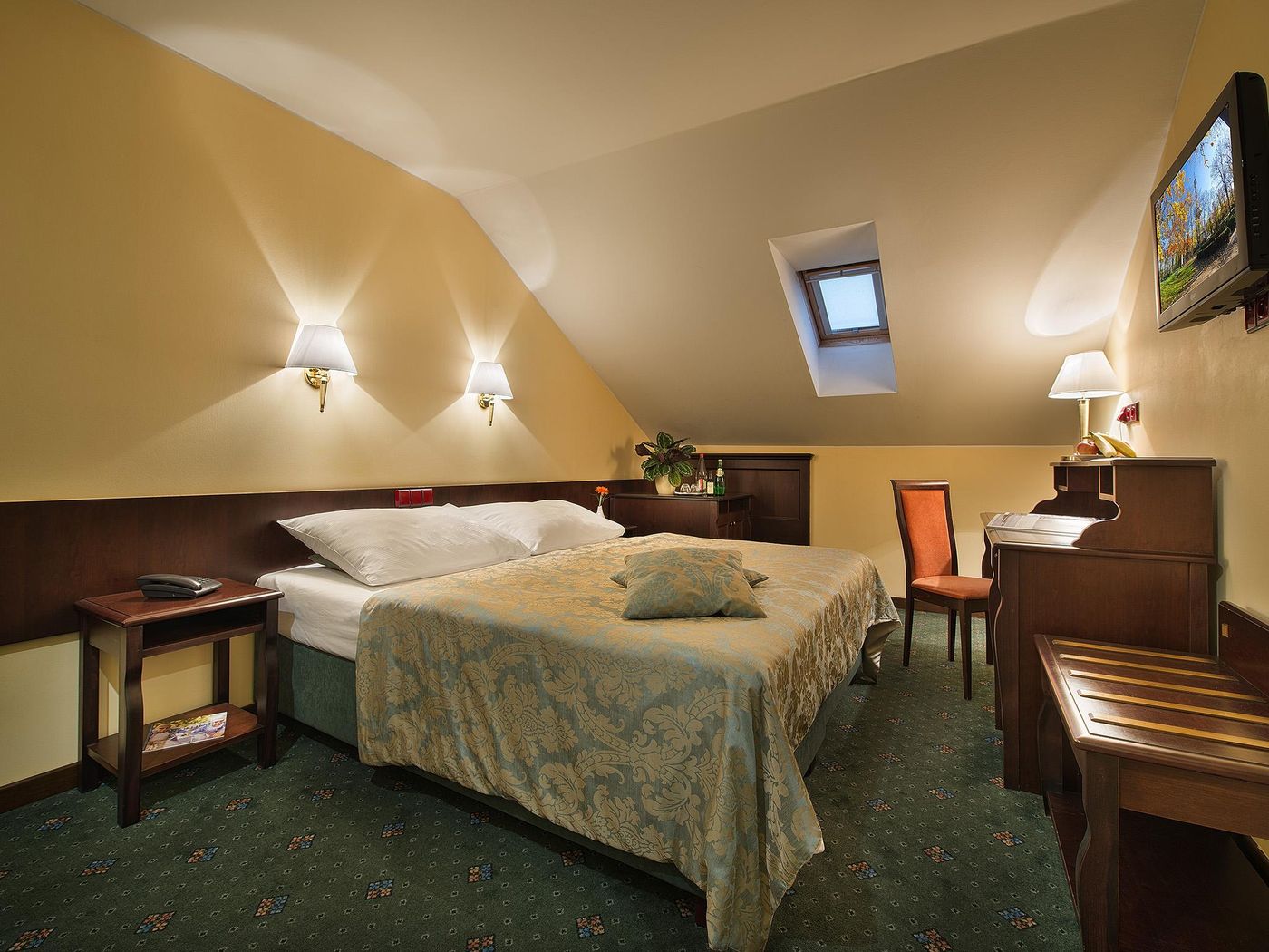 EA-Hotel-DownTown-Room-16